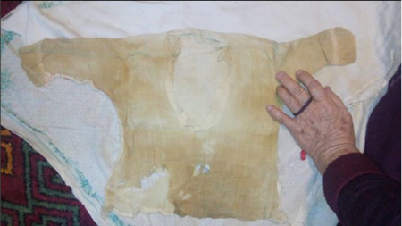 Қызылордалық әжей 66 жыл сақталған "ит көйлекті" көрсетті