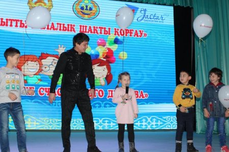 ЖақсылықЖаса: Қызылордалық полицейлер балаларға арнап концерт ұйымдастырды