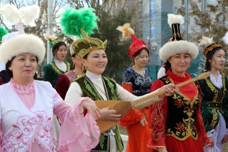«Fashion show» қазақ әйелдерінің ұлттық киімдер шеруі өтті
