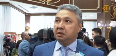 Ерлер де жылайды: Назарбаев президенттіктен кеткенде қай министрлер егіліп жылады