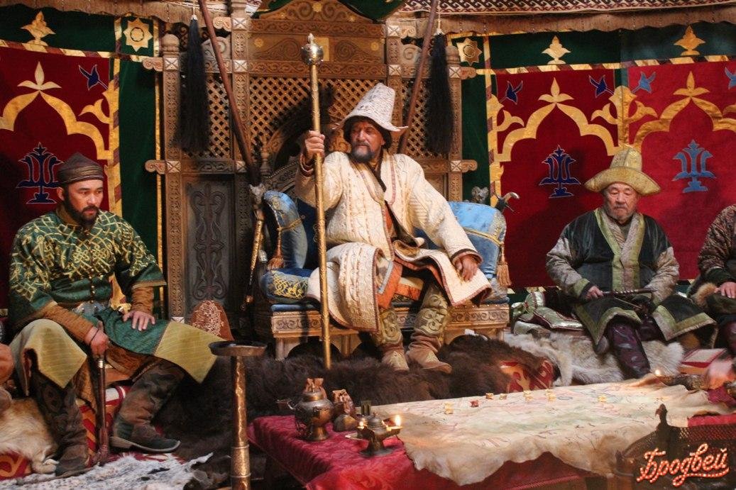 1 казахские ханы. Еркебулан Дайыров Тобол. Золотой трон казахское ханство. Хан казахского ханства. Казахское ханство картины.