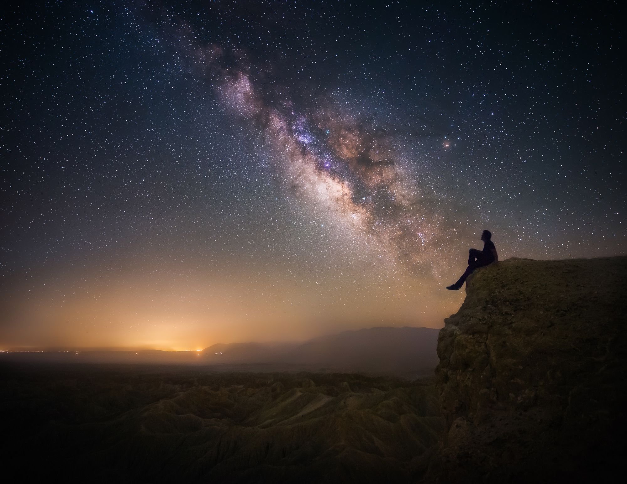 Путь среди звезд. Звездное небо и человек. Человек на фоне звездного неба. Ночное небо. Ночное небо со звездами.