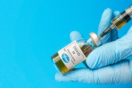 “Pfizer” вакцинасы егілуде