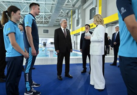 Мемлекет басшысы QazSwimAcademy спорт орталығының жұмысымен танысты