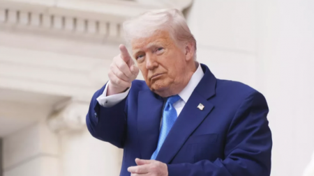 АҚШ Жоғарғы Соты Трампқа Байден енгізген көші-қон бағдарламасын тоқтатуға рұқсат берді