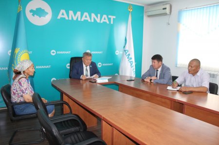 Партия филиалының төрағасы қабылдау өткізді