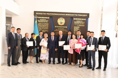 Мамандар марапат төрінде