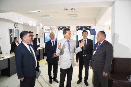 ҚР ОСК төрағасы Нұрлан Әбдіров Қазалы ауданындағы №60 учаскелік сайлау комиссиясының жабдықталуымен танысты