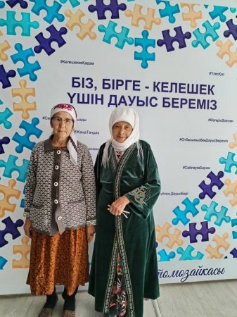 Алтын алқалы аналар дауыс берді