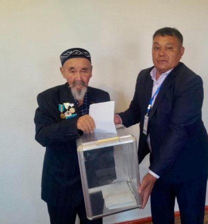 Тасарық ауылында Социалистік еңбек ері дауыс берді