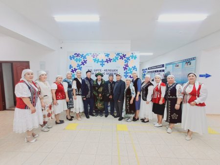 Бір көшенің тұрғындары таңдауға барды