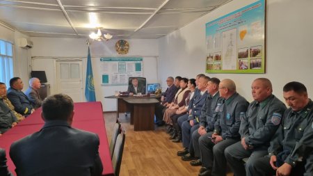 Халық қалаулысы партия ұйым мүшелерімен пікір алмасты