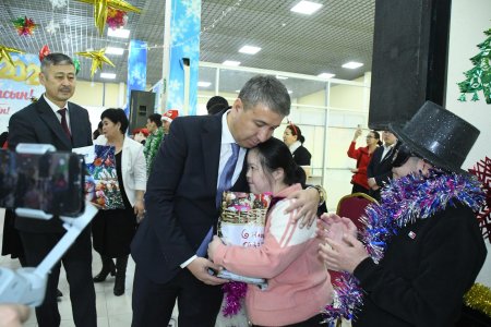 Аудан әкімінің қатысуымен ерекше балаларға арналған жаңа жылдық шара өтті