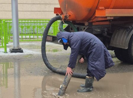 Қар суынан тазартылуда