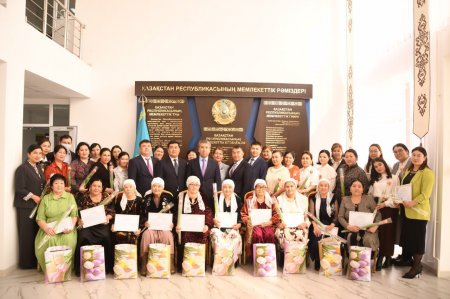 Аудан әкімі аппаратының нәзік жандыларына құрмет көрсетілді