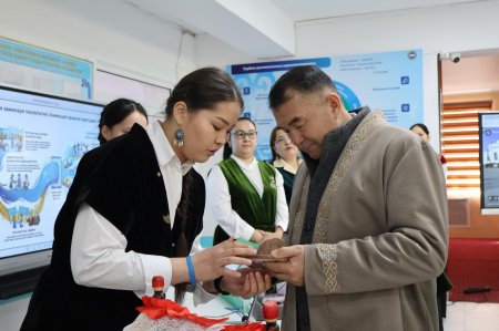 «Цифрлық болашақ: AI, IT, VR және робототехника әлемі» тақырыбында жобалар көрмесі өтті
