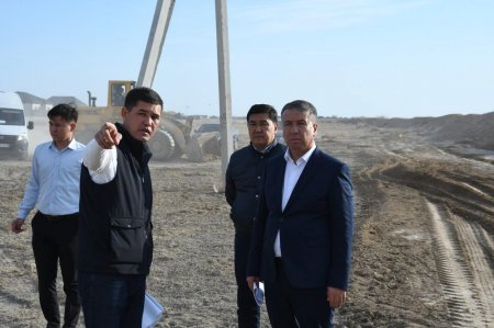 Аудан әкімі Әйтеке би кентіндегі көшелерді тегістеу және айналма жол құрылысының барысын көрді