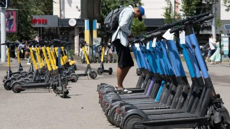 Электросамокат жүргізушілерін "ақылды камералар" бақылайды