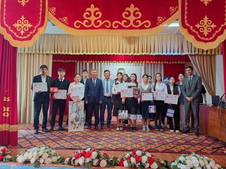 Сазгерін жырға қосты