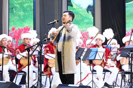 Ән әуелеп, күй күмбірледі