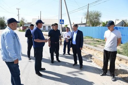 Аудан әкімі Әйтеке би кентіндегі жол жөндеу және жаяу жүргіншілер жолы құрылысымен танысты