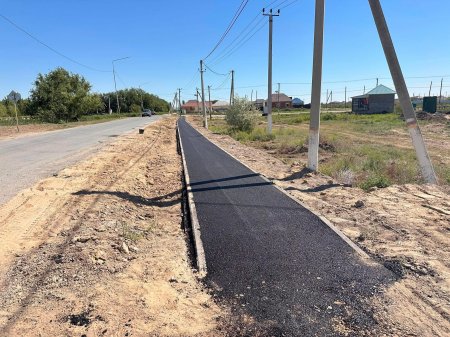 Аудан орталығында екі көшеге жаяу жүргіншілер жолы салынуда