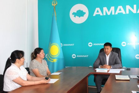 Аудан әкімінің орынбасары азаматтарды жеке қабылдады