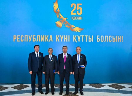 Республика күнінде қазалылықтарға мемлекеттік наградалар табысталды